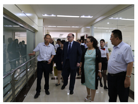爱尔兰驻华大使康宝乐访问君乐宝 为中国奶粉国际品质点赞